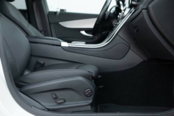 Mercedes GLC C253 SUV Facelifting 2.0 200d 163KM 2022 Mercedes-Benz GLC 200d 4Matic AMG Line Salon PL Autotrade 2.0 Diesel, zdjęcie 28