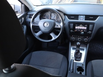 Skoda Octavia III Liftback 1.6 TDI CR DPF 105KM 2014 Skoda Octavia 1.6 TDI, Salon Polska, Serwis ASO, zdjęcie 6
