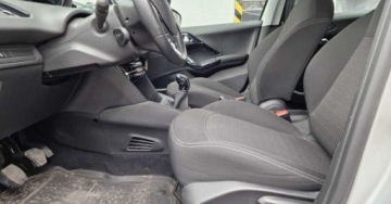 Peugeot 208 I Hatchback 5d Facelifting 1.2 PureTech 82KM 2017 Peugeot 208 Salon PL Faktura VAT Climatronic Czujnik deszczuzmierzchu 1.2, zdjęcie 16