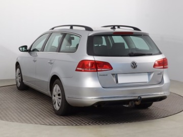Volkswagen Passat B7 Variant 1.6 TDI CR DPF BlueMotion 105KM 2011 VW Passat 1.6 TDI, Navi, Klima, Klimatronic, zdjęcie 3