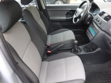 Skoda Fabia II Hatchback Facelifting 1.2 HTP 60KM 2011 Skoda Fabia 1.2, Salon Polska, Klima, Parktronic, zdjęcie 8