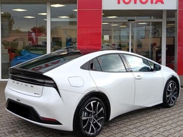 Toyota Prius V (XW60) 2.0  Hybrid Dynamic Force Plug-in 223KM 2025 Od ręki - Executive 2.0 Plug-in Hybrid 223KM | Podgrzewane fotele!, zdjęcie 2