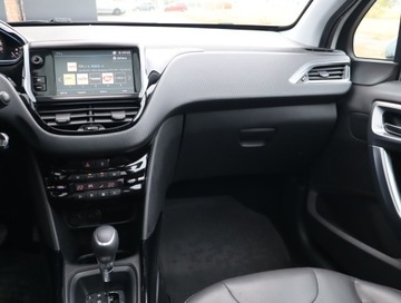 Peugeot 2008 I SUV Facelifting 1.2 PureTech 110KM 2019 Peugeot 2008 1.2 PureTech, Salon Polska, zdjęcie 7