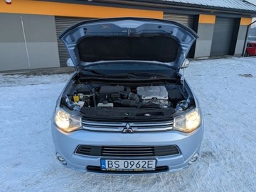 Mitsubishi Outlander III 2014 Mitsubishi Outlander Rezerwacja 2.0 Hybryda Plug-in 121KM, zdjęcie 16