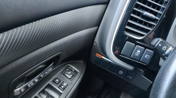 Mitsubishi Outlander III 2013 Mitsubishi Outlander 2.3 DID Intense+ 4WD 2013r, zdjęcie 4
