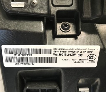 TOUAREG III 3 ПРОКЛАДКА ПРИБОРНОЙ ПАНЕЛИ 761857003F