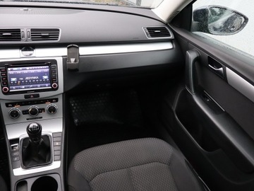 Volkswagen Passat B7 Variant 1.6 TDI CR DPF BlueMotion 105KM 2013 VW Passat 1.6 TDI, Klima, Klimatronic, Tempomat, zdjęcie 7