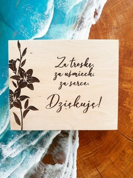 ДЕРЕВЯННАЯ ШОКОЛАДНАЯ КОРОБКА МЕРСИ ПОДАРОК ​​НА ДЕНЬ УЧИТЕЛЯ КРАСИВАЯ