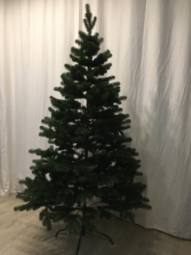 Красивая искусственная елка 