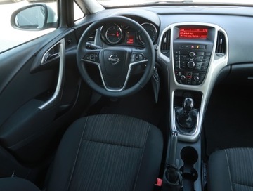 Opel Astra J Hatchback 5d 1.7 CDTI ECOTEC 110KM 2011 Opel Astra 1.7 CDTI, Klima, Tempomat, zdjęcie 6