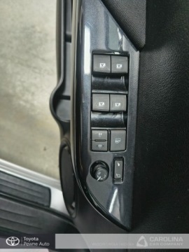 Toyota Hilux VIII Podwójna kabina Facelifting 2.8 D-4D 204KM 2023 Toyota Hilux 2.8 D-4D Double Cab SR5 4x4 2.8 D-4D, zdjęcie 10