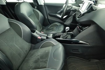 Peugeot 2008 I SUV Facelifting 1.6 BlueHDi 120KM 2016 Peugeot 2008 1.6 BlueHDi, Skóra, Navi, Klima, zdjęcie 6