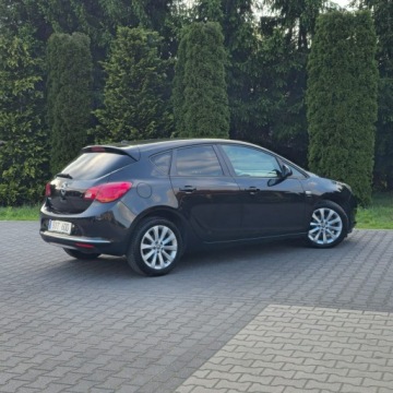 Opel Astra J GTC 1.4 Turbo ECOTEC 140KM 2013 Opel Astra 1.4 Turbo Kamera Cofania, Nawigacja, zdjęcie 16