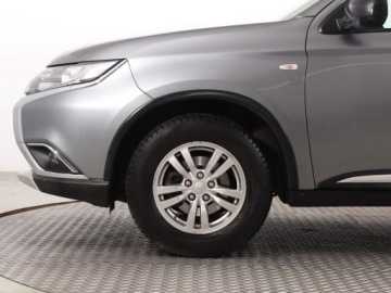 Mitsubishi Outlander III SUV Facelifting 2015 2.0 MIVEC 150KM 2016 Mitsubishi Outlander 2.0, Salon Polska, zdjęcie 14