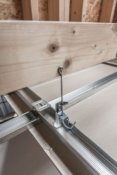 Вешалка поворотная с пружиной, профиль CD GK, 100 шт.