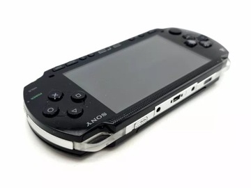 Игровая консоль Sony PSP Fat (Classic) 2, зарядное устройство на 16 ГБ