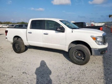 Nissan Titan 2018 Nissan Titan Sv 2018 5.6 Benzyna 390KM, zdjęcie 4