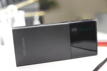 Мощный черный аккумулятор Powerbank 50000 мАч, 3xUSB, ЖК-фонарик