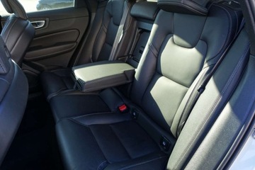 Volvo XC60 II 2023 Volvo XC 60 Bezwypadek Salon PL Ultimate Dark B5 AWD Kamera ACC FV23, zdjęcie 23