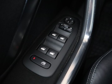 Peugeot 2008 I SUV Facelifting 1.2 PureTech 130KM 2016 Peugeot 2008 1.2 PureTech, Salon Polska, zdjęcie 15