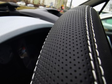 Pokrowiec na kierownice SUZUKI SX4 SWIFT VITARA BALENO nakładka czarny mat