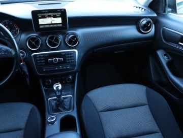 Mercedes Klasa A W176 Hatchback 5d Facelifting 180 122KM 2015 Mercedes A A 180, Serwis ASO, Klima, Klimatronic, zdjęcie 7