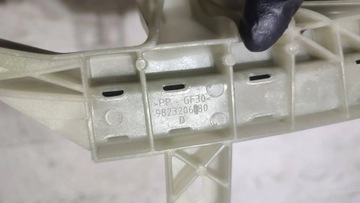 OPEL CORSA F 1.2 22R. PŘEDNÍ STRANA PRAVÁ VÝZTUHA OKNO DVEŘE