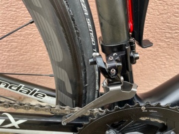 Полностью карбоновый шоссейный велосипед, Cannondale Supersix, карбоновые колеса.