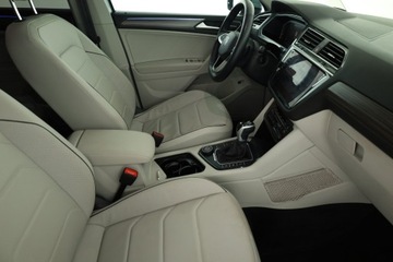 Volkswagen Tiguan Allspace SUV Facelifting 2.0 TSI 245KM 2022 VW Tiguan Allspace 2.0 TSI, Salon Polska, zdjęcie 6