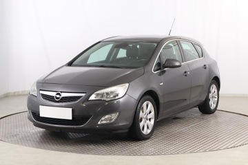 Opel Astra J Hatchback 5d 2.0 CDTI ECOTEC 160KM 2010 Opel Astra 2.0 CDTI, Klima, Klimatronic, Tempomat, zdjęcie 1
