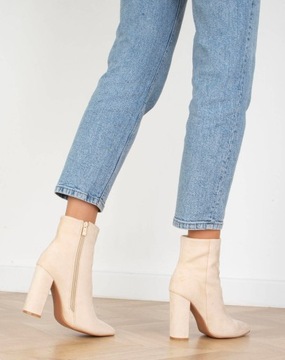 БОТИНКИ ИЗ ЗАМШИ КРЕМОВОГО НА ВЫСОКОМ КАБЛУКЕ С ВИНТАЖНЫМ ТИТОМ 41