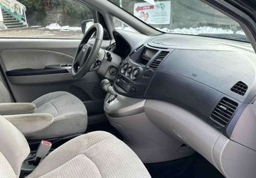 Mitsubishi Grandis 2.4 i 16V MIVEC 165KM 2004 Mitsubishi Grandis 2.4 benzyna, lpg 2004 7 -osobowy 2.4 Benzyna 164KM, zdjęcie 3