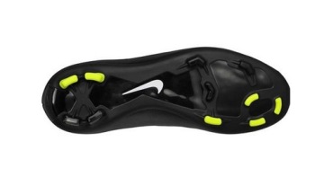 Футбольные бутсы Nike 651634-016, размер 27,5