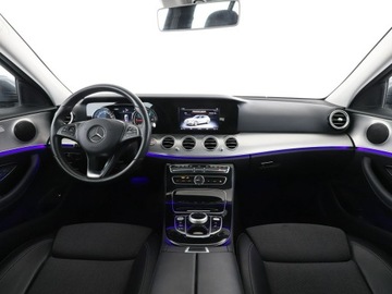 Mercedes Klasa E W213 Kombi 2.0 220d 194KM 2017 Mercedes E 220 Historia serwisowa ASO Automat Navi, zdjęcie 14