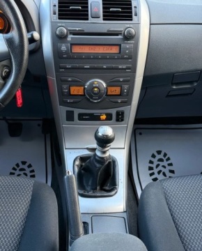 Toyota Corolla X Sedan Facelifting 1.6 Valvematic 132KM 2011 Toyota Corolla salon Polska 1.6 Benzyna 132KM, zdjęcie 5