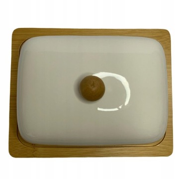 ЭЛЕГАНТНАЯ БЕЛАЯ ФАРФОРОВАЯ МАСЛЕНКА