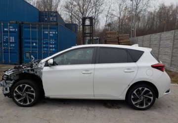 Toyota Auris II 2018 Toyota Auris Okazja 1.8 Hybryda 100KM, zdjęcie 10