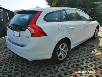 Volvo V60 I Kombi Facelifting 2.0 D3 DRIVE-E 150KM 2017 Volvo V60 I 2.0 D2 I rej. 02/2017, 150 KM, bezwypadkowy, zdjęcie 4