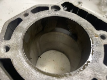 KTM LC4 620 поршневой цилиндр