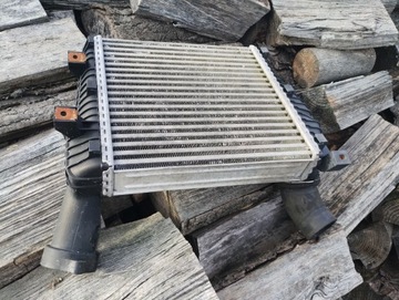 CHLADIČ VZDUCHU INTERCOOLER 3.0 4.2 TDI Q7 4L TOUAREG 7L 7L6145803C