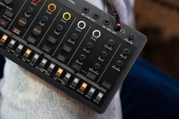 Roland Aira COMpact T8 Beat Machine Драм-машина
