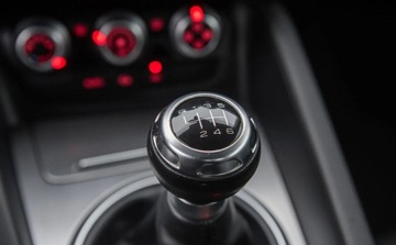 Audi TT 8J Coupe Facelifting 1.8 TFSI 160KM 2011 Audi TT 1.8TFSI 160KM S-Line Skora Navi Alu Nowy Rozrzad Serwis Gwarancjia, zdjęcie 23