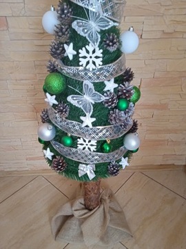 Елка на стволе, конус, 200 см, со светодиодным декором.