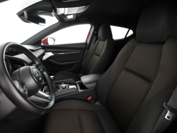 Mazda 3 IV Hatchback 2.0 Skyactiv-G 122KM 2019 Mazda 3 full LED navi klima auto kamera i czujniki, zdjęcie 12
