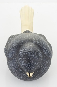 Украшение керамической фигурки птицы из черного золота