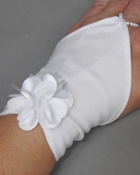 Перчатки для причастия. Перчатки для причастия. Размер L Для белых, платьев