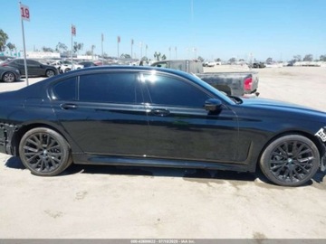 BMW Seria 7 G70 2022 BMW Seria 7 740i 2022 3.0l 3.0 Benzyna 335KM, zdjęcie 6