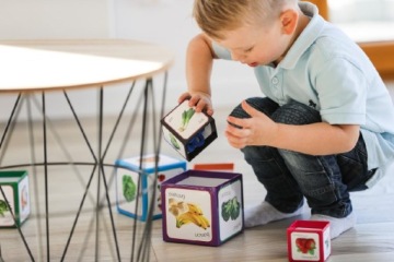 Двуязычная пирамида-игрушка Montessori «Фрукты» — развивающие кубики для детей от 1 года