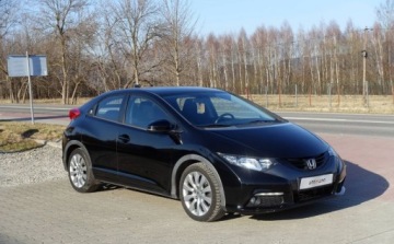 Honda Civic IX Hatchback 5d 1.8 i-VTEC 142KM 2012 Honda Civic 1.8 i-VTEC 142KM Niski przebieg Alcantara Klimatronik Kamera