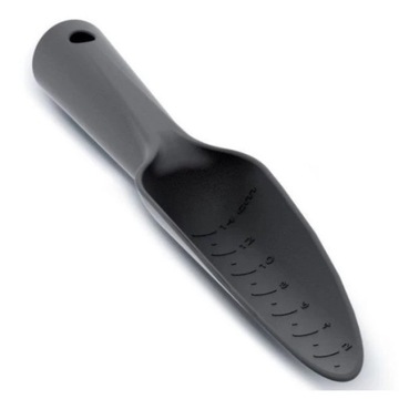 Набор садового инвентаря: когти, лопатка для травления.